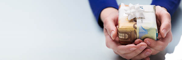 junges team in einer besprechung am arbeitsplatz